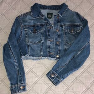 Cropped Jean jacket!!